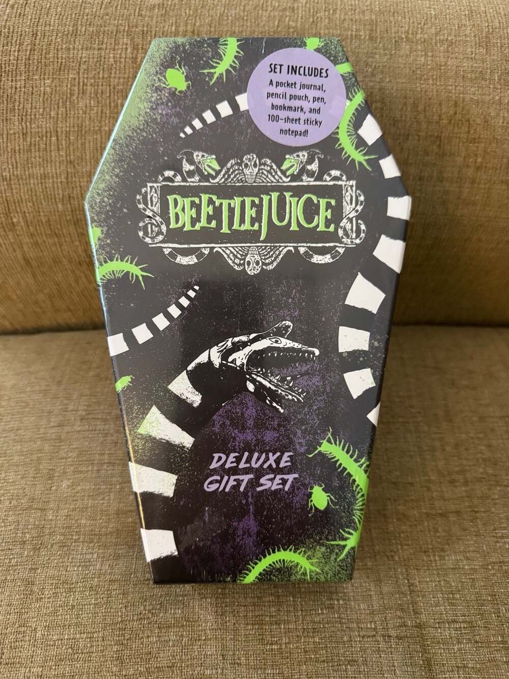 Beetlejuice Deluxe Gift Set Coffin Box